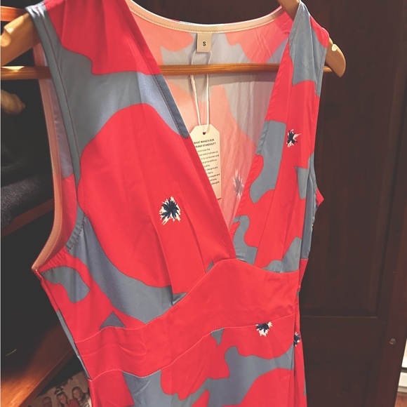 Elegant Rose Red Floral Print Sleeveless Midi Dress - Picture 2 of 5